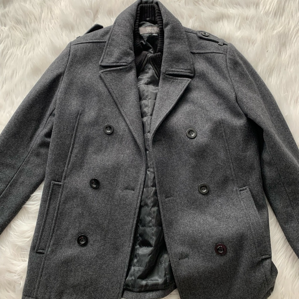 Mens Kenneth Cole P-coat. Size small.